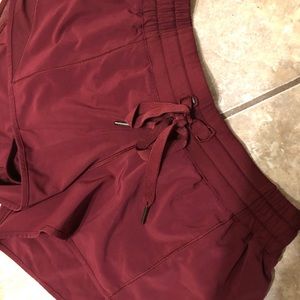 Lululemon Original Hotty Hot Shorts 2.5”